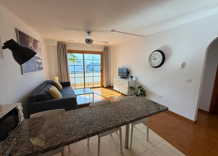 662 - Garden - 1 Bedroom With Terrace * 阿德耶