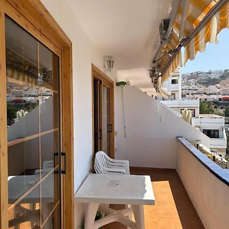 662 - Garden - 1 Bedroom With Terrace アデヘ