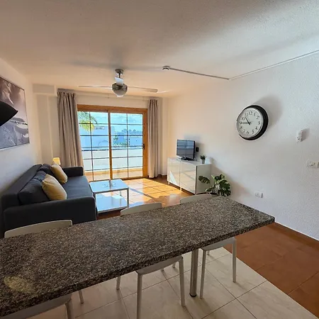 662 - Garden - 1 Bedroom With Terrace * アデヘ